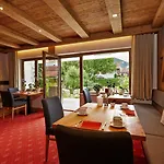 Hotel Garni Zugspitz 3*
