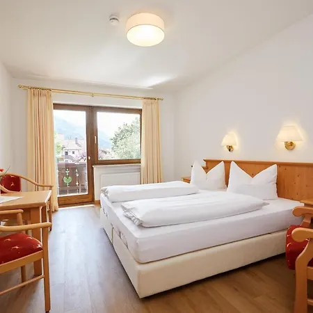 מלון Garni Zugspitz 3*