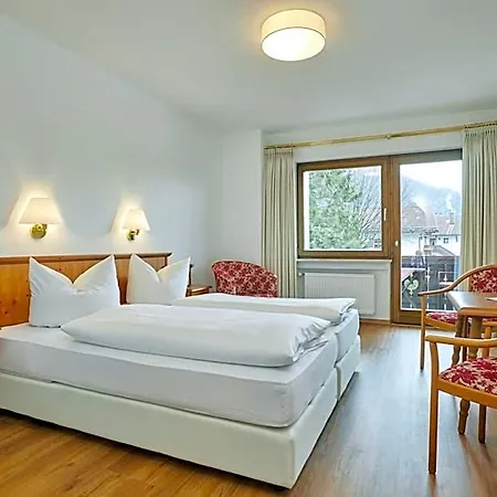 Hotel Garni Zugspitz 3*